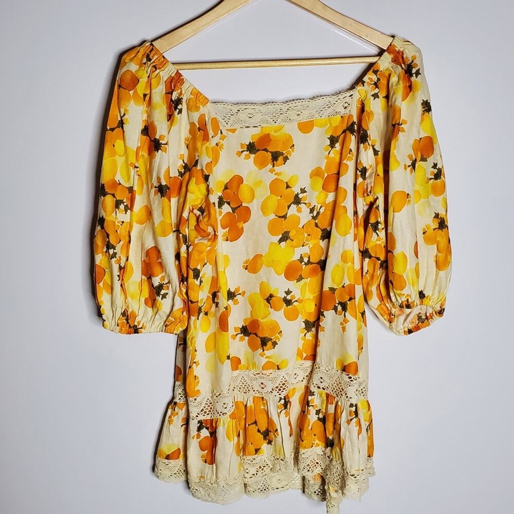Artelier Nicole Miller Bright yellow & Orange linen blend Lace edge top Large